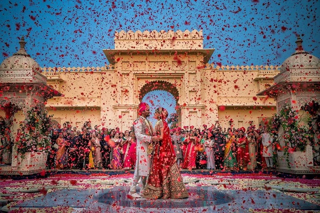 Royal lake-side weddings wrapped in palace charm.
