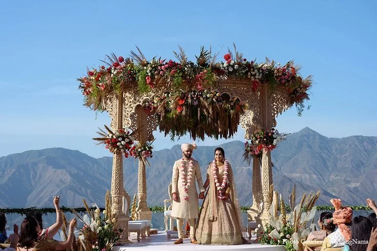 Romantic hill celebrations with mist, views, and elegance.