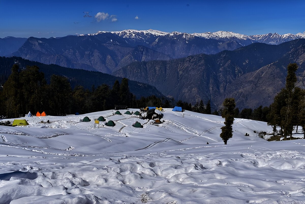 Explore Snow-Covered Trails: Winter Trekking in Uttarakhand